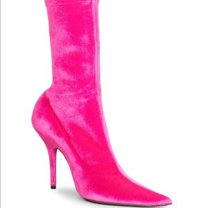 Meet your Posher, Queen